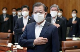 如何看待文在寅宣布向韩国7成家庭发钱，四口之家给100万韩元？