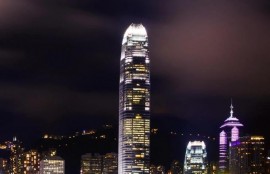简述影响公司股票价格的主要因素，其中哪些因素对股价产生直接的影响？