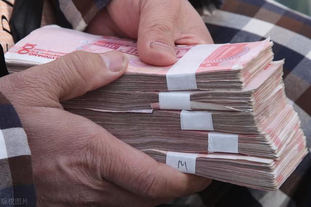 我急用钱向一个朋友借了10万元，朋友收我一个月3000元利息合适吗？