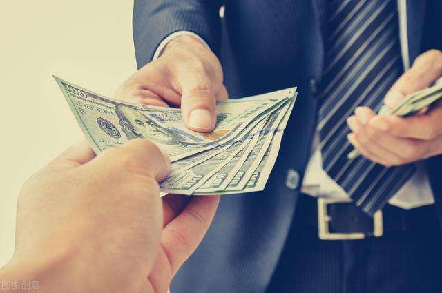 我急用钱向一个朋友借了10万元，朋友收我一个月3000元利息合适吗？