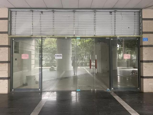 无积蓄无社保，失业深圳地产中介挣扎求生