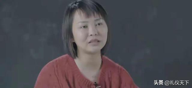 女孩找300陌生人借钱，每人借1000，五小时到账，信誉比黄金还贵