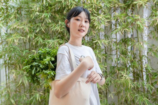 感觉赚钱越来越难，2022年普通人该如何度过？
