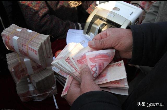 200万存银行定期一年大概有多少利息？