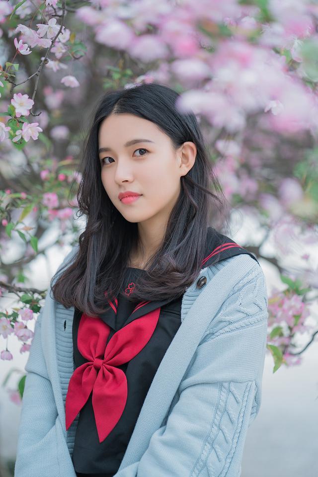在跟女生说话的时候，应该如何找话题？有哪些技巧？
